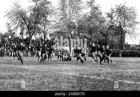 Historische College Football Games: Georgetown University gegen Carlisle Ca. 1912 Aktion Foto Stockfoto