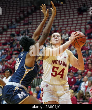 Bloomington, USA. 07 Nov, 2019. Indiana Hoosiers Mackenzie Holmes (54) spielt gegen Mt. St. Mary's College Basketball Spiel der NCAA Frauen an Simon Skjodt Montagehalle in Bloomington. (Endstand; Indiana University 75:52 Mt. St. Mary's) Credit: SOPA Images Limited/Alamy leben Nachrichten Stockfoto