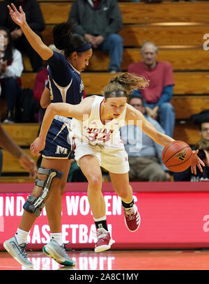 Bloomington, USA. 07 Nov, 2019. Indiana Hoosiers Gnade Berger (34) spielt gegen Mt. St. Mary's College Basketball Spiel der NCAA Frauen an Simon Skjodt Montagehalle in Bloomington. (Endstand; Indiana University 75:52 Mt. St. Mary's) Credit: SOPA Images Limited/Alamy leben Nachrichten Stockfoto