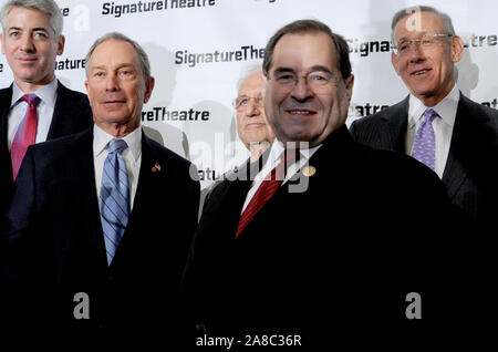 Manhattan, Vereinigten Staaten von Amerika. 01 Feb, 2012. NEW YORK, NY - 31. Januar: Schauspieler Edward Norton besucht die Pershing Square Signatur Center Grand Opening am 31. Januar 2012 in New York City. Personen: Michael Bloomberg, Jerry Nadler, Edward Norton Credit: Stürme Media Group/Alamy leben Nachrichten Stockfoto