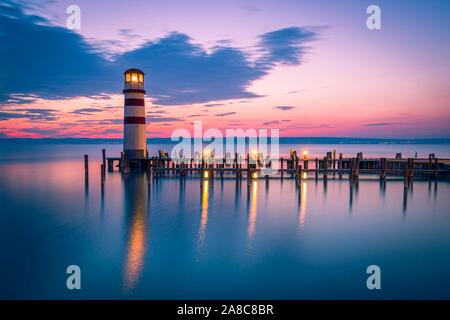 Leuchtturm bei Sonnenuntergang, Podersdorf am See, Neusiedlersee, Burgenland, Österreich Stockfoto