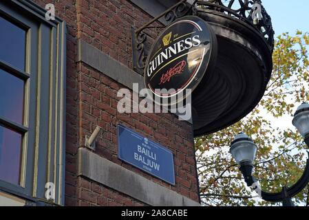 Die irische Thema pub Michael Collins Bar in der Rue du Bailli, Brüssel, Belgien Stockfoto