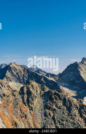 Strbsky stit, Ladovy stit, Rysy, Lomnitzer stit und Tazky stit Berggipfel von Furkotsky stit Berg in Vysoke Tatry Gebirge in der Slowakei d Stockfoto