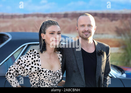 "El Camino: Breaking Bad Film 'Premiere im Regency Dorf Theater in Los Angeles, Kalifornien am Oktober 7, 2019 Mit: Lauren Parsekian, Aaron Paul Wo: Los Angeles, Kalifornien, Vereinigte Staaten, wenn: 08 Okt 2019 Credit: Sheri Determan/WENN.com Stockfoto