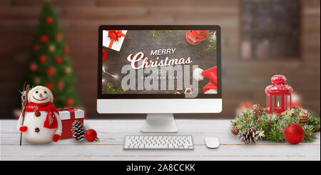 Frohe Weihnachten Szene mit Computer Display am Schreibtisch. Konzept der Arbeiten während der Feiertage. Technologie griechische Weihnachtskarte Stockfoto