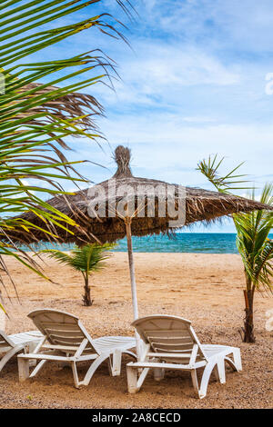 Der private Strand der Ferienanlage der Luxusklasse in Gambia, Westafrika. Stockfoto