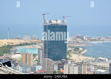 Luanda/Angola - 11/28/2016: Luftbild der Innenstadt von Luanda, die Bucht und den Hafen von Luanda, Rn und zentralen Gebäude, in Angola Stockfoto
