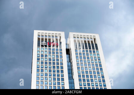 Die Doppeltürme der Opernturm mit Logo der Schweizer Bank UBS in Frankfurt Stockfoto