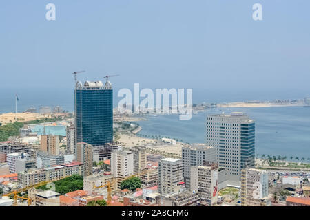 Luanda/Angola - 11/28/2016: Luftbild der Innenstadt von Luanda, die Bucht und den Hafen von Luanda, Rn und zentralen Gebäude, in Angola Stockfoto