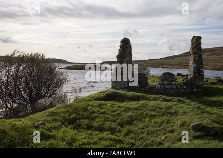 Eilean Mòr, Treffpunkt der Herren von der Inseln, im Loch Finlaggan, auf Islay, Schottland, 17. Oktober 2019. Stockfoto