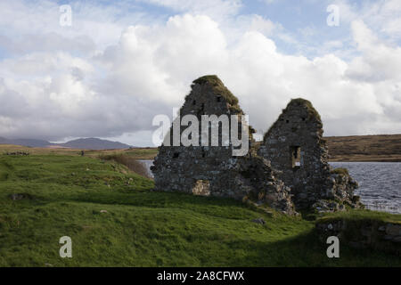 Eilean Mòr, Treffpunkt der Herren von der Inseln, im Loch Finlaggan, auf Islay, Schottland, 17. Oktober 2019. Stockfoto