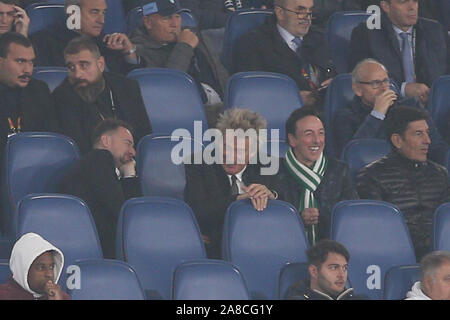 Rom, Italien. 07 Nov, 2019. Rom, Italien, 07. November 2019: Rod Stewart Celtic Fans mit Freund auf der Tribüne in der UEFA Europa League Gruppe E Fußballspiel zwischen SS Lazio und Celtic Glasgow, im Olympiastadion in Rom. Credit: Unabhängige Fotoagentur/Alamy leben Nachrichten Stockfoto