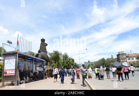 Die pulsierende Churchill Straße in Addis Abeba. Stockfoto