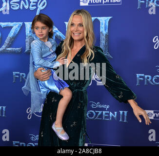 Los Angeles, USA. 07 Nov, 2019. Molly Sims besucht die Premiere der animierte musikalische Komödie Frozen II" Premiere auf der Dolby Theatre in Hollywood" in Los Angeles am Donnerstag, 7. November 2019. Storyline: Anna, Elsa, Kristoff, Olaf und Sven verlassen Arendelle auf einen alten, Herbst, Wald von einem verwunschenen Land zu reisen. Die Herkunft der Elsa die Befugnisse, um ihr Königreich zu speichern zu finden. Foto von Jim Ruymen/UPI Quelle: UPI/Alamy leben Nachrichten Stockfoto