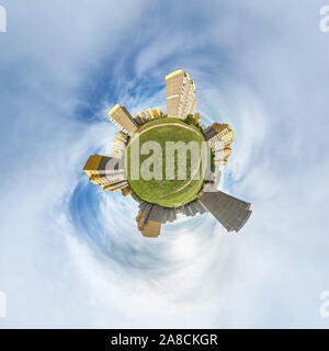 Little planet Transformation von sphärischen Panorama 360 Grad. Sphärische abstrakte Luftaufnahme Hochhaus Bereich Stadtentwicklung Wohn- q Stockfoto