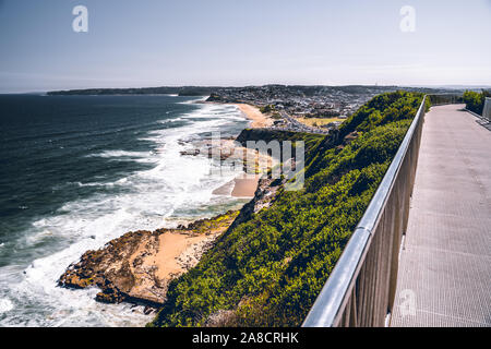 Gedenkstätte von Newcastle, NSW, Australien - 27. Oktober 2019: Newcastle Denkmal an einem hellen, sonnigen Tag zu Fuß. Stockfoto