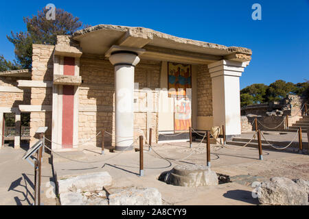 Heraklion, Kreta, Griechenland. Die rekonstruierten Süden Propylaeum der minoischen Palast von Knossos. Stockfoto