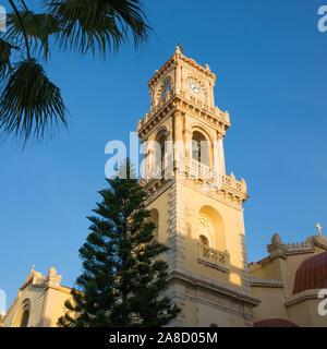 Heraklion, Kreta, Griechenland. Glockenturm der Griechisch-orthodoxen Kathedrale Agios Minas. Stockfoto