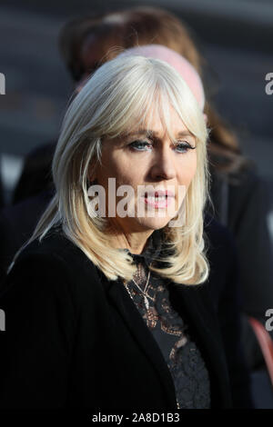 RTE Sender Miriam O'Callaghan kommt für die Beerdigung des gefeierten Sender Gay Byrne auf St. Mary's Pro-Cathedral in Dublin. Stockfoto