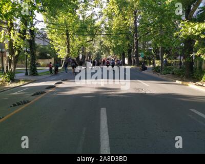 Der antiago de Chile Chile 6 November 2019 Zusammenstöße zwischen der Polizei und Demonstranten bei Providencia Nachbarschaft Straßen während der jüngsten Unruhen Stockfoto