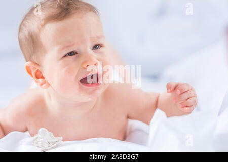 Junge Kleinkind Jungen Weinen Stockfoto Bild 103964035 Alamy