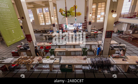 Schwarzer Degenfisch in lokale Markthalle in Funchal, Madeira Stockfoto