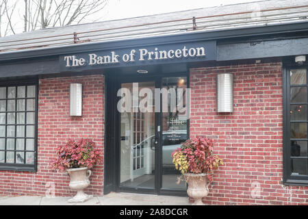 Princeton, New Jersey, 11. November 2019: Die Bank von Princeton Front - Bild Stockfoto