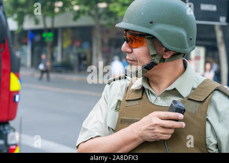 Der antiago de Chile Chile 6 November 2019 Carabineros Polizeioffizier portrait während der jüngsten Unruhen und Auseinandersetzungen zwischen der Polizei und Demonstranten Stockfoto