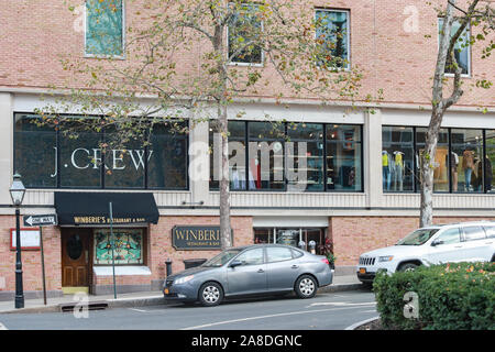 Princeton, New Jersey, 11. November 2019: J. Crew Fashion Store in New Jersey. J. in der Crew ist ein Multi-brand store Kette mit mehr als 500 Standorten. Stockfoto