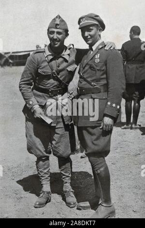 Francisco Franco Bahamonde (1892-1975), Militar y dictador Español, Junto a su hermano Ramón Franco Bahamonde (1896-1938), Militar, aviador y político Español. Año 1926. Stockfoto