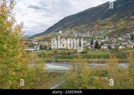 Valsavaranche Valle d'Aosta Tal von Italien im Herbst Laub Herbstfarben Berge Bäume Weinbergen Landschaft im November 2019 Alpen Reiseziel Stockfoto