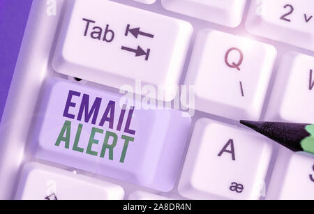 Handschrift Text schreiben E-Mail-Warnung. Konzeptionelle foto e-Mails automatisch generierte nd an die jeweiligen Empfänger gesendet Stockfoto