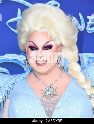 Hollywood, Kalifornien, USA. 07 Nov, 2019. 07 November 2019 - Hollywood, Kalifornien - Nina West. Disney's Frozen 2" Los Angeles Premiere statt bei Dolby Theater. Photo Credit: Birdie Thompson/AdMedia/MediaPunch Credit: MediaPunch Inc/Alamy leben Nachrichten Stockfoto