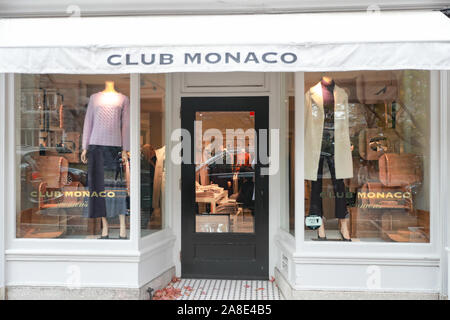 Princeton, New Jersey, 11. November 2019: Club Monaco Stores in New Jersey. - Bild Stockfoto