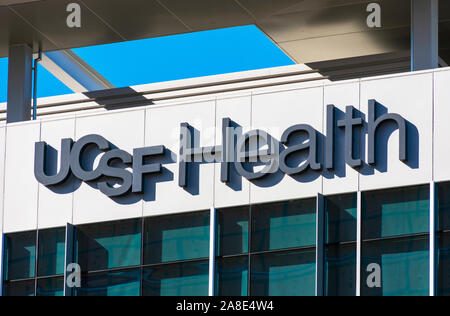 UCSF Health Medical Centre Campus Fassade am Mission Bay. Die Universität von Kalifornien, San Francisco Medical Center ist Forschung und Lehre des Krankenhauses Stockfoto