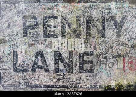 Liverpool, Großbritannien, 31. Oktober 2019: Penny Lane Road Sign. Ein beliebtes Touristenziel in Liverpool, Großbritannien Stockfoto