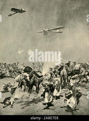 Die Hüften der Luft im Vergleich zu den Schiffen der Wüste', den Ersten Weltkrieg, (c 1920). "Britische Flugzeuge bombardieren ein senussi Kamel Konvoi, beladen mit Munition... Die Skizze von einem britischen Offizier, von dem aus die Zeichnung wurde von den folgenden Hinweis begleitet wurde: "In der Region Baharia Brunnen, südlich von Dabaa, einer der vier großen Brunnen in der Wüste zwischen Alexandria und Matruh, zwei unserer Flugzeuge eine sehr gefährliche Meisterstück im Bomben auf ein senussi Dorf und Demolieren ein Kamel Konvoi erreicht. Einige Kamele waren beladen mit Sprengstoffen und heftige Explosionen aufgetreten und hat große da Stockfoto