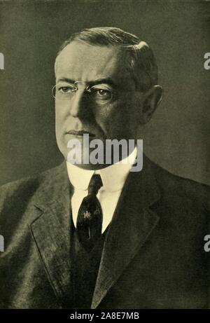 'Dr. Woodrow Wilson, Präsident der Vereinigten Staaten von Amerika", 1912, (c 1920). Portrait von Thomas Woodrow Wilson (1856-1924), Präsident der Vereinigten Staaten während des Ersten Weltkrieges von "Die Große Welt Krieg: Eine Geschichte", Band VI, herausgegeben von Frank eine Mumby. [Das Gresham Publishing Company Ltd., London, c 1920] Stockfoto