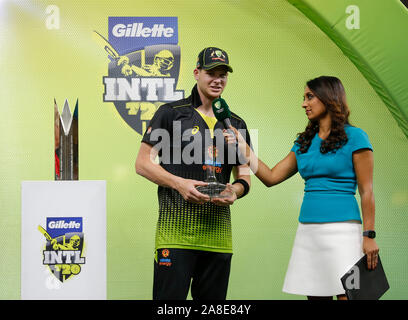 8. November 2019; Optus Stadion, Perth, Western Australia Australien; T20 Cricket, Australien gegen Pakistan; Steve Smith mit dem Mann der Serie award-redaktionelle Verwendung Stockfoto