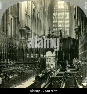 "Westminster Abbey - Interieur. West durch Chor, London, England.', c 1930. Die ursprüngliche Chorschranke wurde im oder nach dem Ende des 17. Jahrhunderts umgebaut. Von "Tour der Welt". [Keystone View Company, Meadville, Pa., New York, Chicago, London] Stockfoto