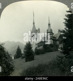 Der inaia, ein Spielplatz für Könige - das königliche Schloss und Sommerpalast des Königs von Rumänien', c 1930. Neo-Renaissance Schloss Peles in den Karpaten in der Nähe von Sinaia, erbaut von König Carol I. von 1873-1914. Von "Tour der Welt". [Keystone View Company, Meadville, Pa., New York, Chicago, London] Stockfoto