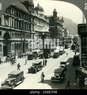 "Die Post und Bändigen Blumenmarkt, Adderley Street, Kapstadt, Südafrika', c 1930. Hauptstraße des Central Business District (Downtown) von Kapstadt. Von "Tour der Welt". [Keystone View Company, Meadville, Pa., New York, Chicago, London] Stockfoto