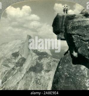 "Die glorreichen Yosemite Valley, vom Glacier Point, California', c 1930. Von "Tour der Welt". [Keystone View Company, Meadville, Pa., New York, Chicago, London] Stockfoto