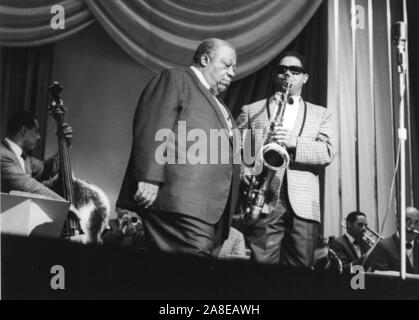 Jimmy Rushing und die Basie Band; mit Frank Wess, London, 1963. Stockfoto