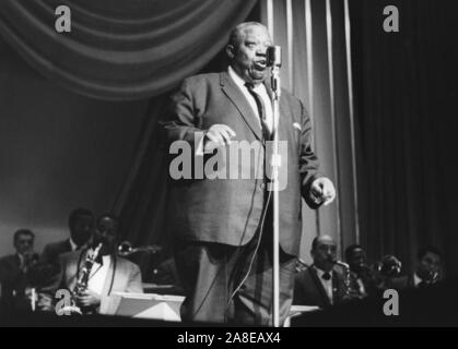 Jimmy Rushing mit der Basie Band, London, 1963. Stockfoto