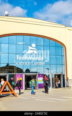 Pilsen, Böhmen, Tschechien - 28 Oktober 2019: Haupteingang des Techmania Science Center in Pilsen, Tschechische Republik. Ausstellung erklärt, wissenschaftliche Grundlagen für Kinder durch Spiele. Bildung Konzept. Stockfoto