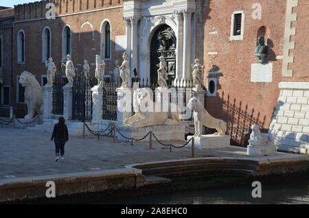 Skulpturen an der Tür des Arsenale (Porta Magna), Venedig Stockfoto