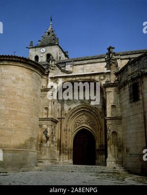 LLAMADA DE LA PORTADA MERIDIONAL RESURRECCION O DE LA PASCUA-S XVI-MEZCLA GOTICO - RENACENTISTA. Autor: CISNIEGA J/CALDERON J. Ort: IGLESIA DE SANTA MARIA MAGDALENA. Torrelaguna. MADRID. Spanien. Stockfoto