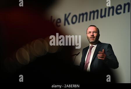 08 November 2019, Bayern, Würzburg: Manfred Weber (CSU), Vorsitzender der EVP-Fraktion im Europäischen Parlament, spricht auf dem Kongress der CDU/CSU-lokale politische Union. Foto: Nicolas Armer/dpa Stockfoto