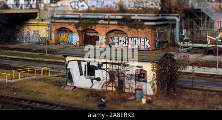 Vernachlässigte Zug halt in der Graffiti in Berlin, Deutschland Stockfoto